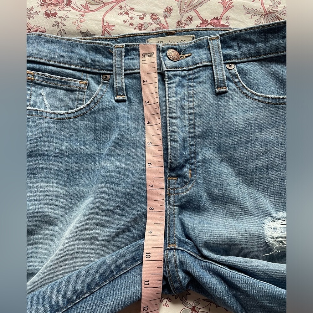 Madewell 9" High Rise Skinny Jeans in Ontario Wash: Distressed Hem‎ Edition 27 - Picture 15 of 16